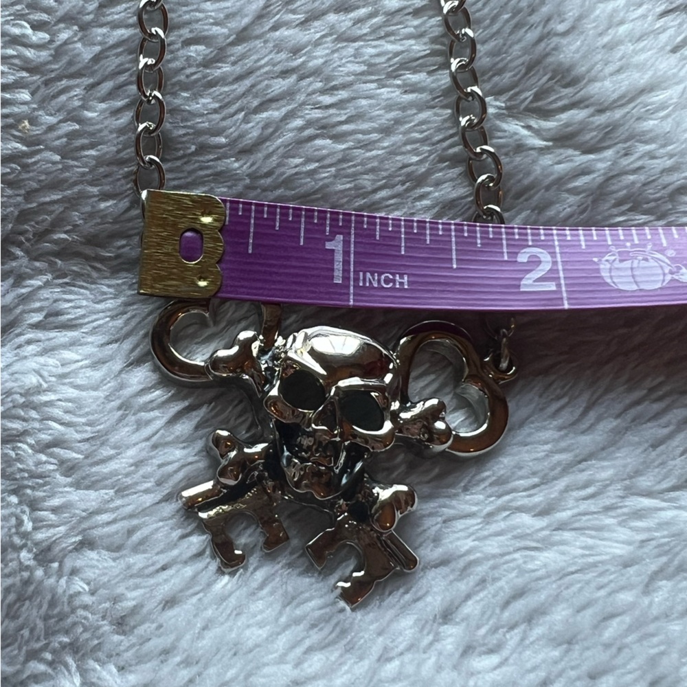 Rock Rebel Skull Key Necklace - Picture 10 of 11